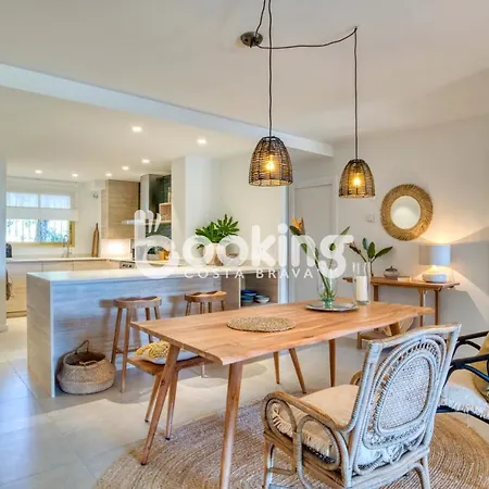 Apartment Velas I: Beachfront With Sea Views And Pool Access S'Agaro