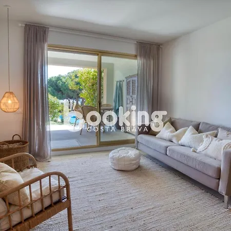 Apartment Velas I: Beachfront With Sea Views And Pool Access S'Agaro