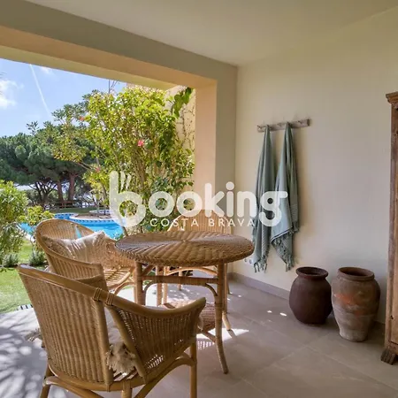 Velas I: Beachfront With Sea Views And Pool Access Apartment