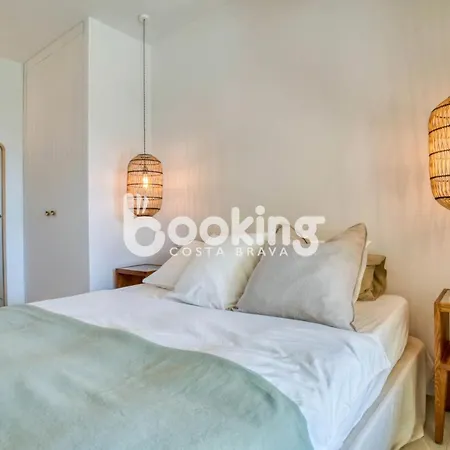 Apartment Velas I: Beachfront With Sea Views And Pool Access