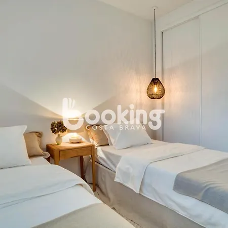 Velas I: Beachfront With Sea Views And Pool Access *