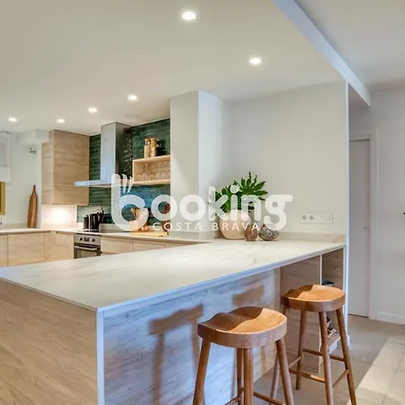 Velas I: Beachfront With Sea Views And Pool Access * S'Agaro