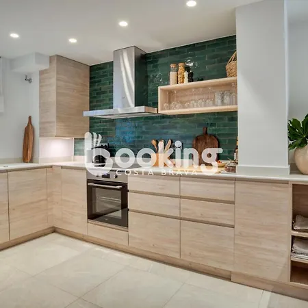 Velas I: Beachfront With Sea Views And Pool Access Apartment