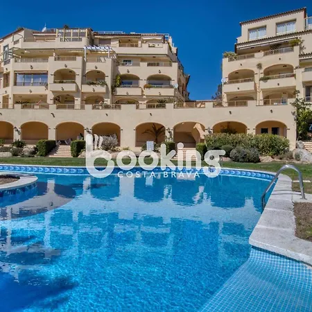 Velas I: Beachfront With Sea Views And Pool Access Apartment *
