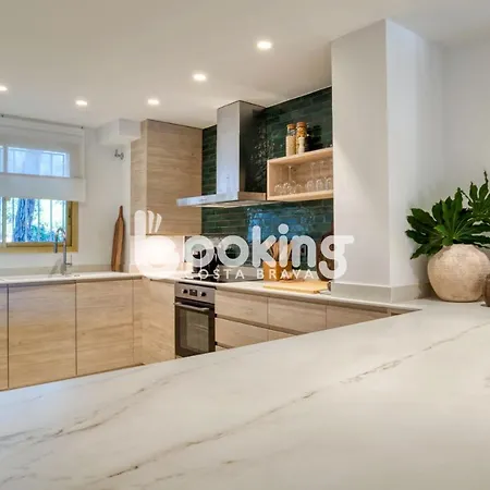 Velas I: Beachfront With Sea Views And Pool Access Apartment
