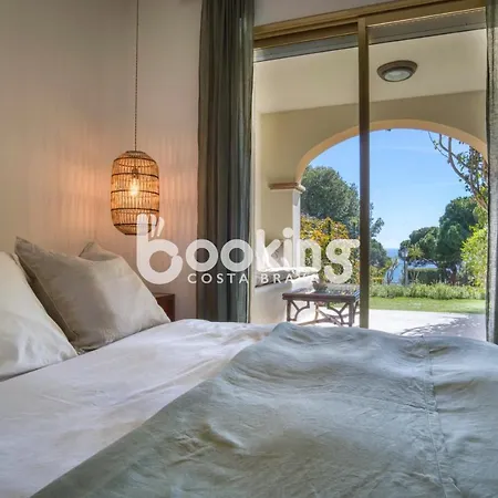 Velas I: Beachfront With Sea Views And Pool Access *