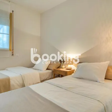 Velas I: Beachfront With Sea Views And Pool Access