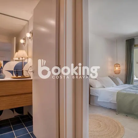 Velas I: Beachfront With Sea Views And Pool Access Apartment S'Agaro