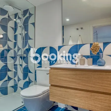 Velas I: Beachfront With Sea Views And Pool Access